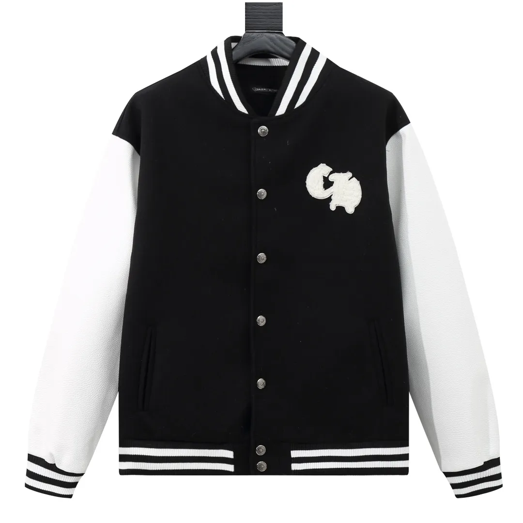 P370 Model No. Y621 Chromehearts/Chrome Hearts Embroidered Letters Leather Sleeves Stitched Baseball Jacket Channel Boutique The most popular baseball jacket among fashionable men and fashionable women. There are versions at all levels in the market (you must compare the details). The most powerful quality control has been producing and researching baseball uniforms for 7 years. The details are exquisite. With it, you are the most beautiful boy in the world. The paint-coated full-face four-button buckle (button with LOGO), the average weight of the fabric is nearly 900 grams, and it is made of wool + eyeliner blended, custom-woven and dyed wool with high color fastness. The lining is made of silky and delicate cupro fiber! The texture is thick, the color is more uniform and beautiful, and the sharp edges and corners are full of three-dimensionality, showing laziness, casualness, and youthful vitality! size：M-XXL